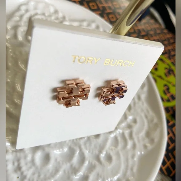 NWT! Tory Burch large logo stud earrings in rose gold - Picture 4 of 12